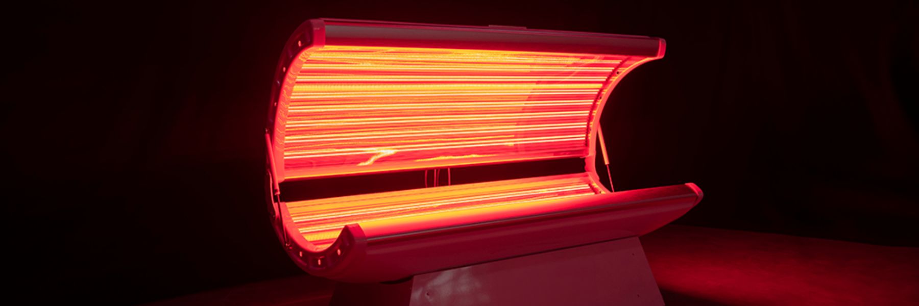 Red light therapy bed device used for body treatments targeting cellulite reduction and skin tightening