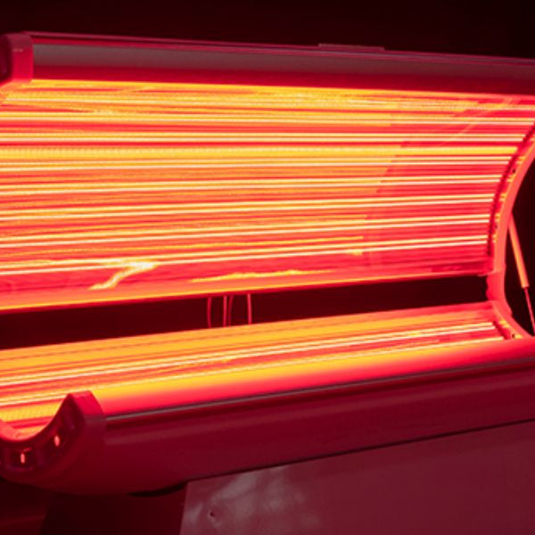 Red light therapy bed device used for body treatments targeting cellulite reduction and skin tightening