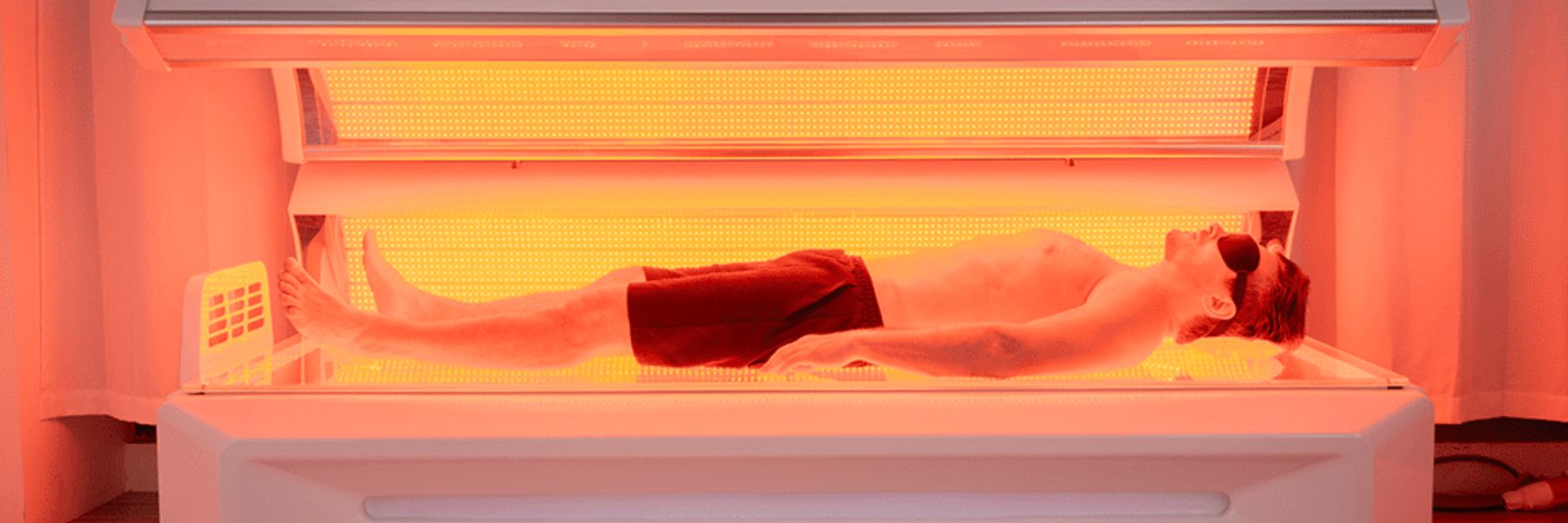Man using full-body red light therapy bed, demonstrating effective treatment for muscle recovery and skin rejuvenation