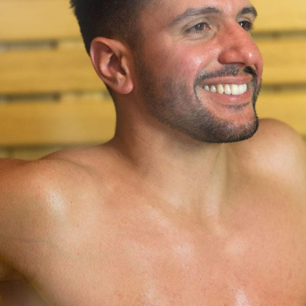 Man relaxing in traditional sauna, highlighting heat therapy and potential weight loss benefits