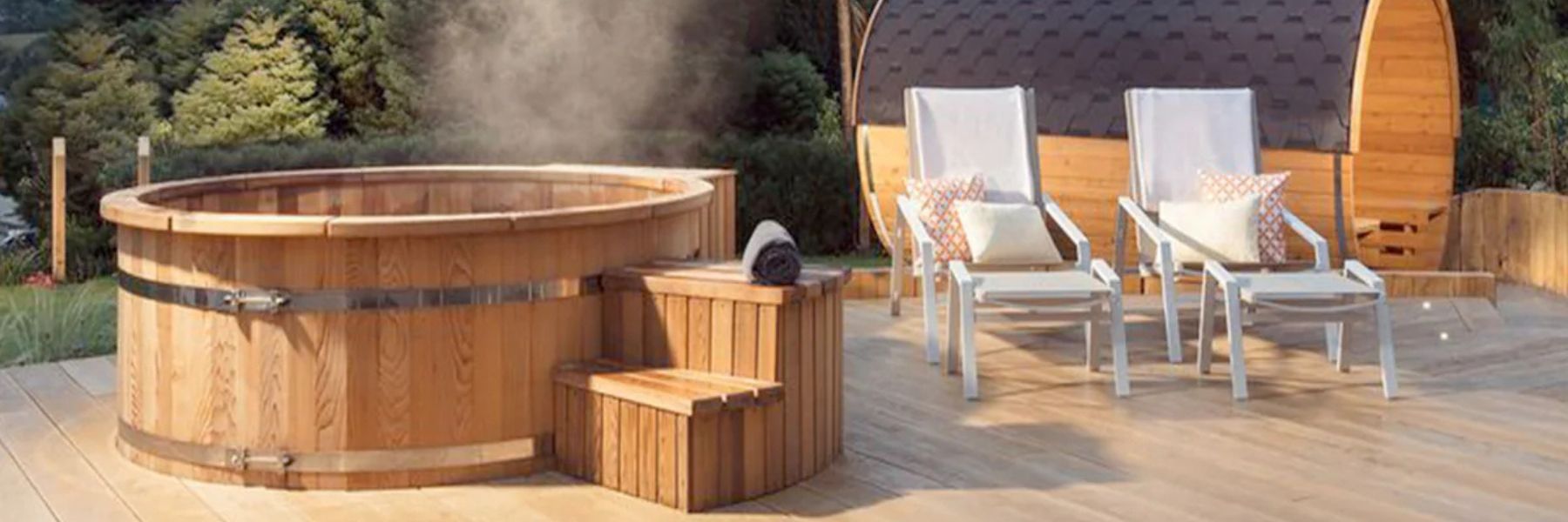 Cold plunge tub in a backyard wellness setup showing a modern ice bath tub used for recovery and cold therapy.