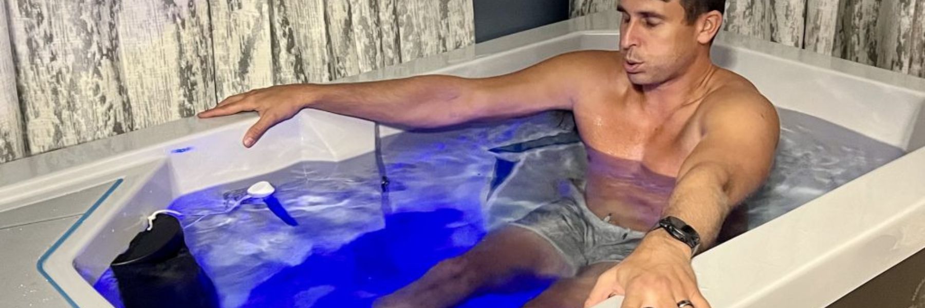 Contrast therapy session showing a sauna and cold plunge tub used together for recovery, circulation improvement, and muscle repair.