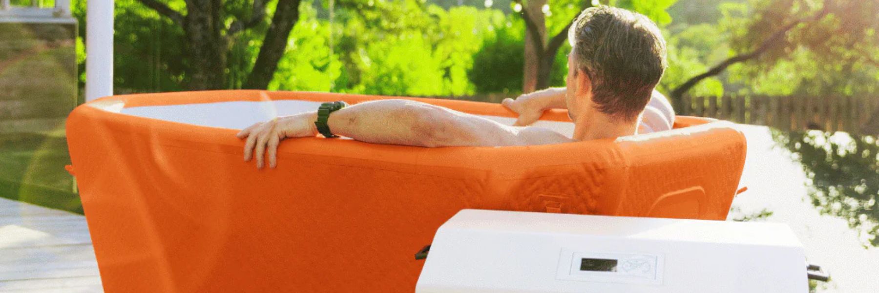 Outdoor ice bath with protective insulated cover