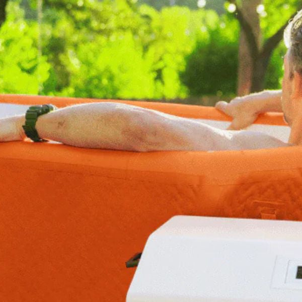 Outdoor ice bath with protective insulated cover
