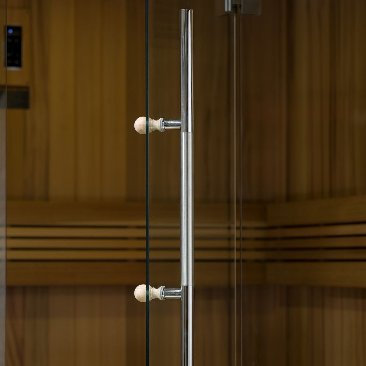 Features a stainless steel hinge and handle