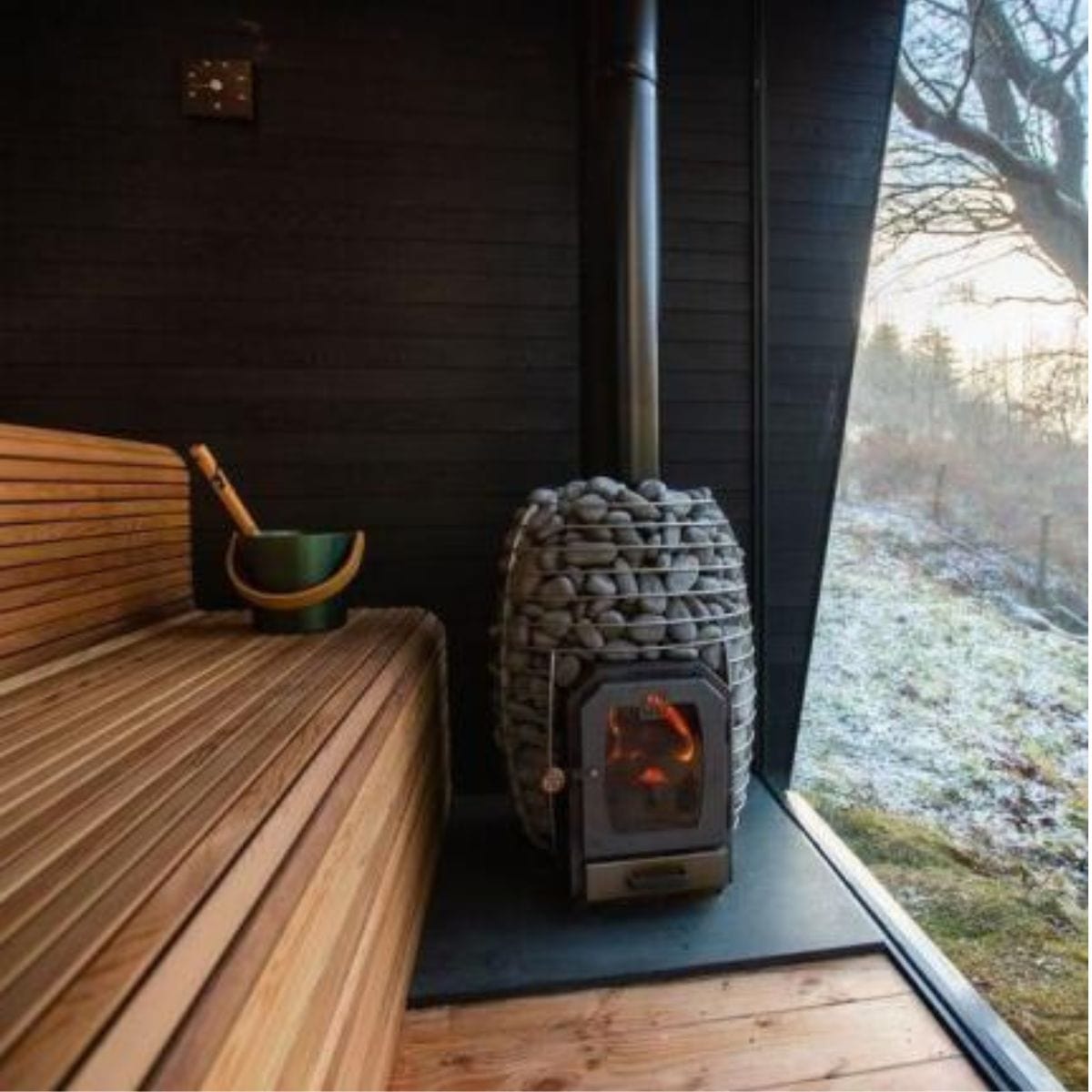 The HUUM HIVE Wood 13 wood-fired sauna stove is designed for sauna rooms from 212 to 459 cubic feet