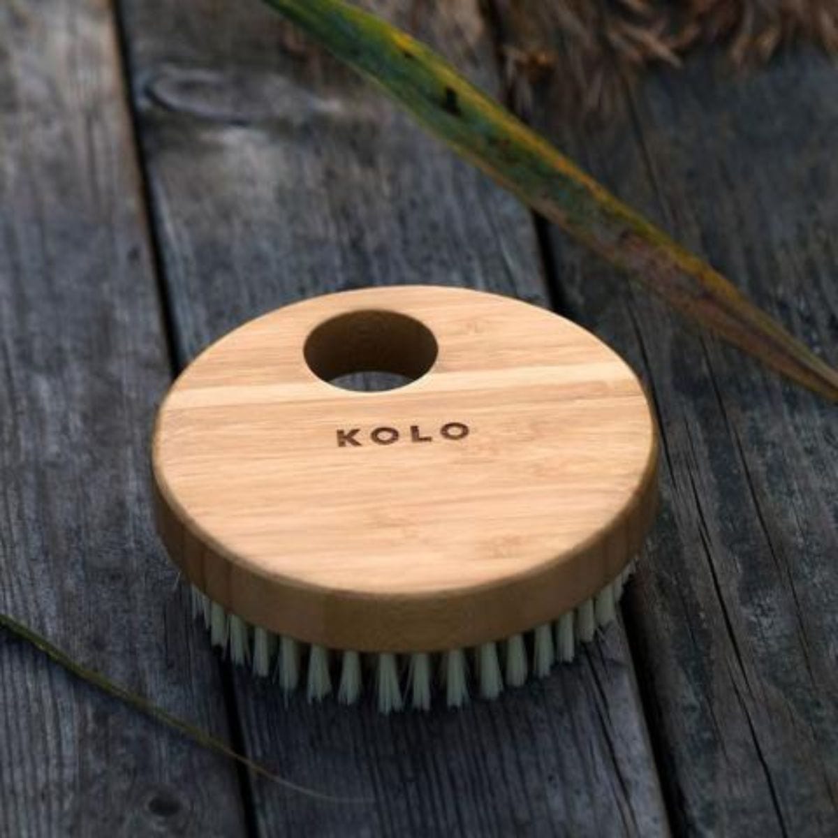 Exfoliate with your round bamboo bath brush effortlessly making use of the hole for more trouble-free use and storage