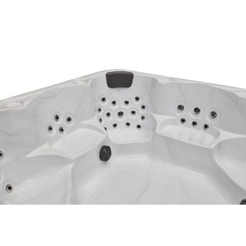 Luxury Spas Studio Series Denali 7-Person Hot Tub