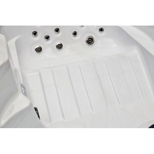 Luxury Spas Studio Series Regal 4-Person Hot Tub