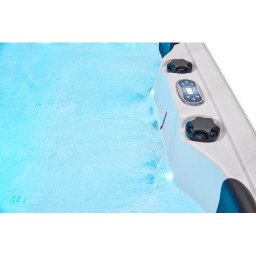 Luxury Spas Studio Series Social 5 Person Hot Tub