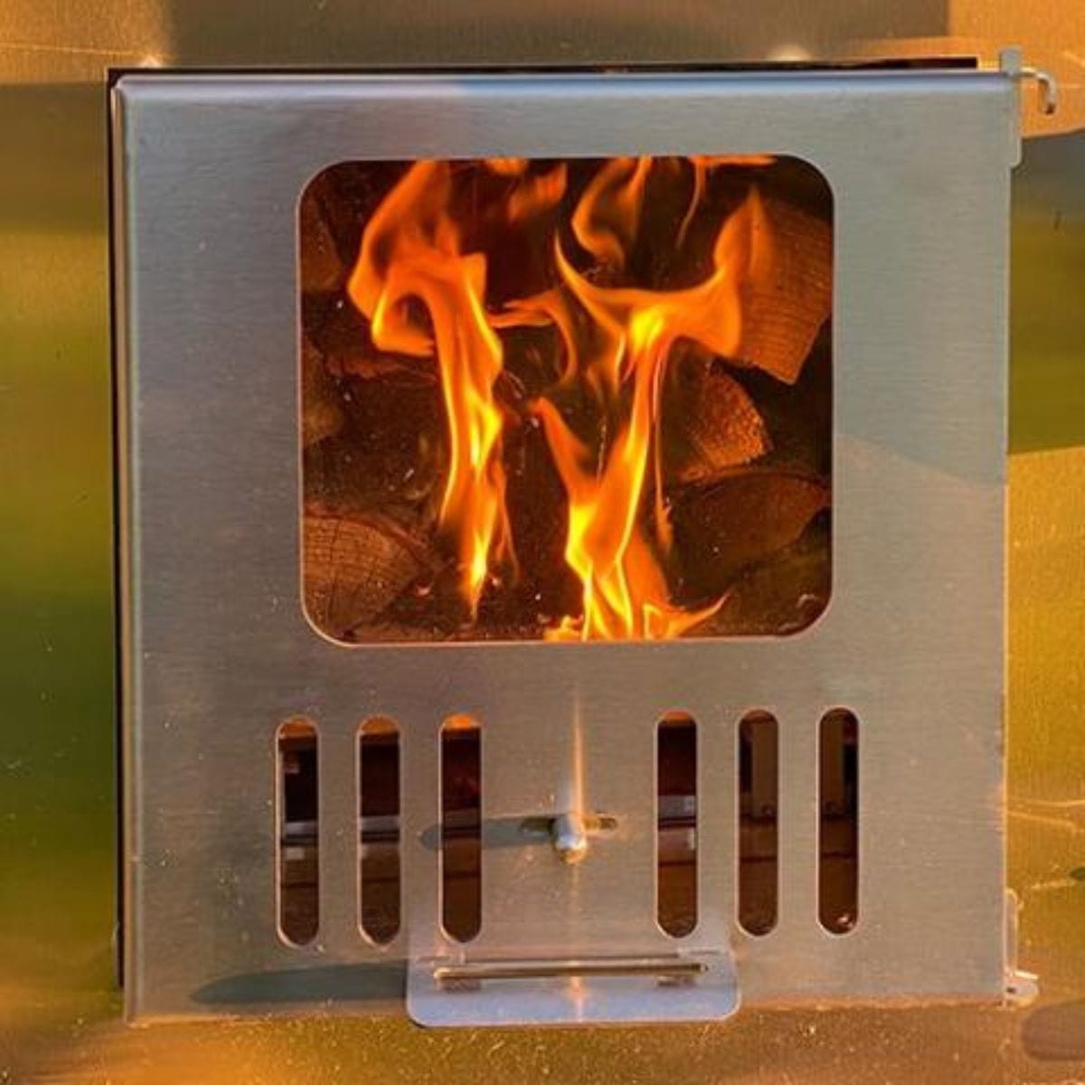 Wood-burning heater constructed of 304 stainless steel&nbsp;