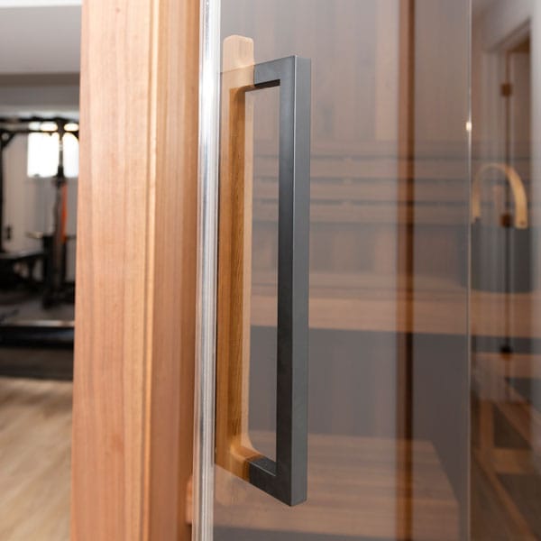 Black door handle on the 10 mm glass door of the CT Element Nook